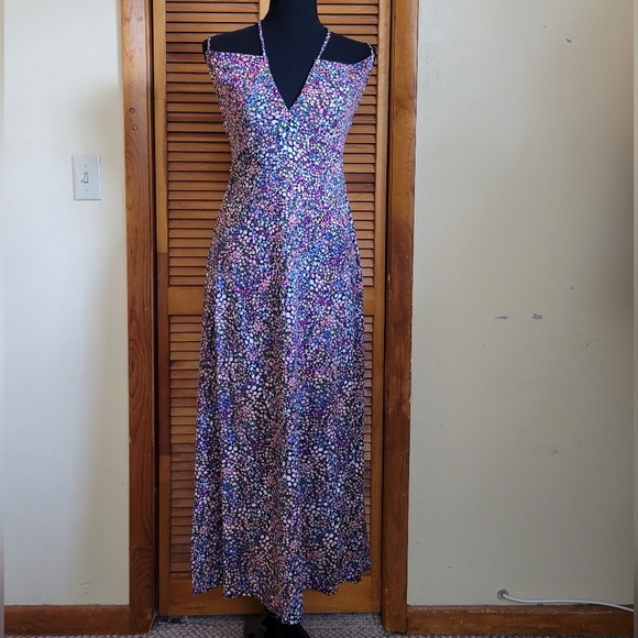 H&M Dresses & Skirts - EUC H&M Floral Halter Maxi Dress Size Medium